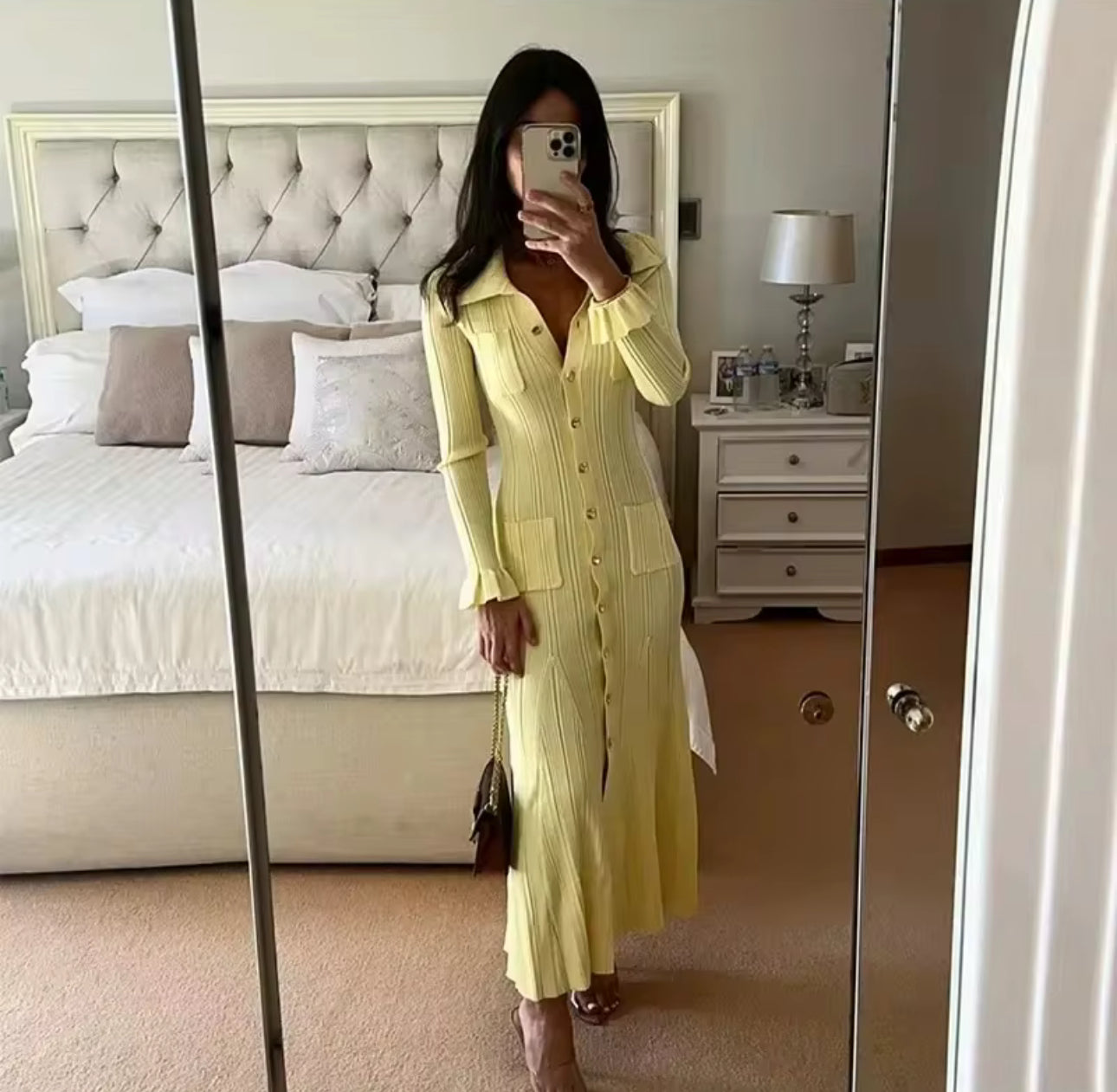 Rippstrick-Kleid mit Knopfleiste – Figurbetont & elegant